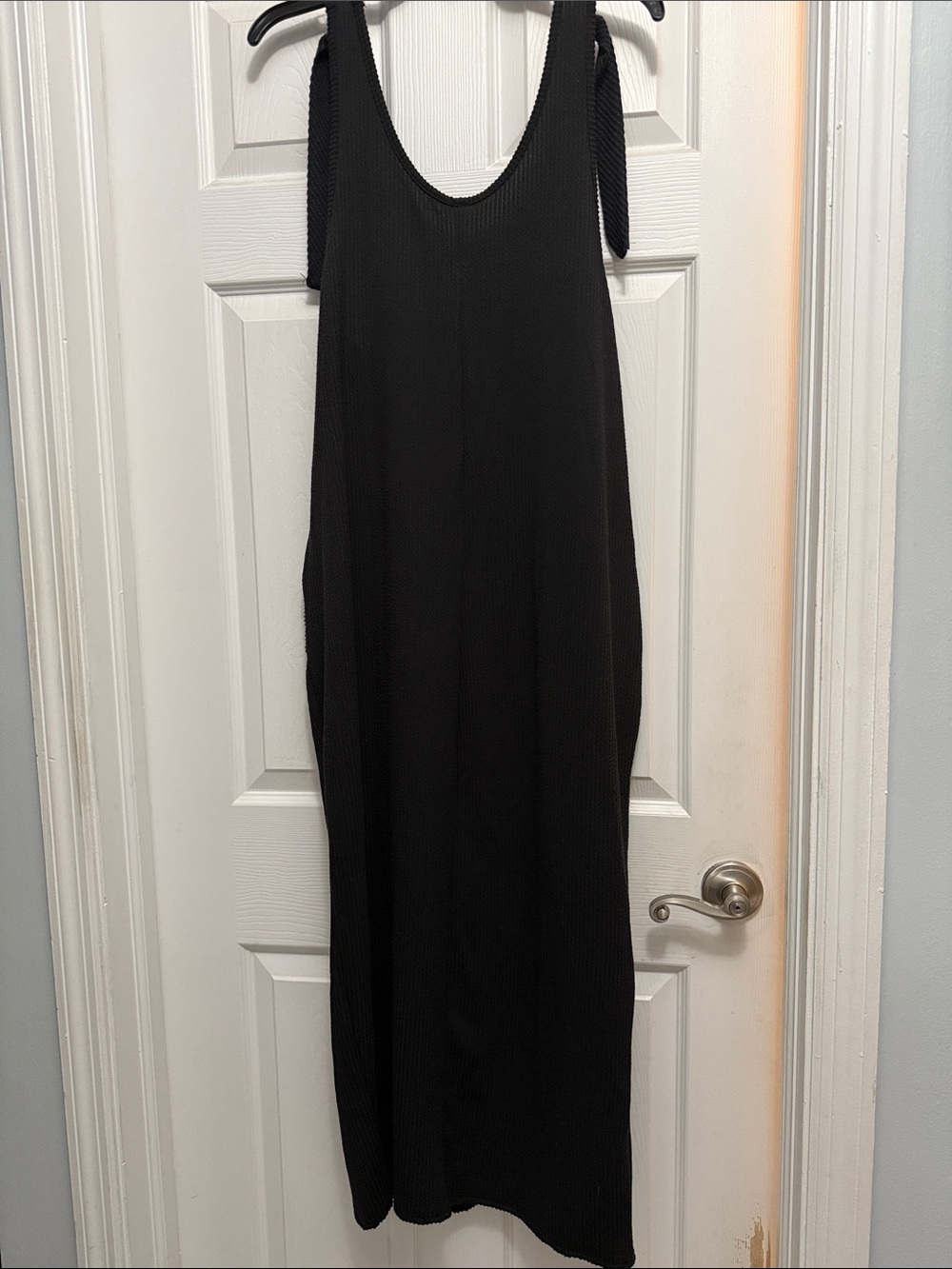 Pretty Sleeveless Black  Dress with Tie-Shoulder Straps